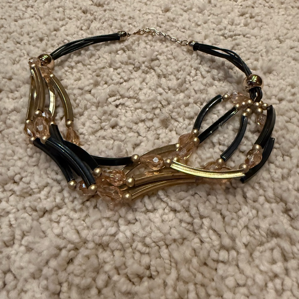 Elegant Gold and Black Necklace - Picture 2 of 6